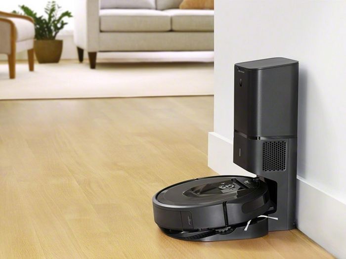iRobot Roomba i7+ WiFi Self-Emptying Robotic Vacuum with Clean Base –  Sundown Liquidations